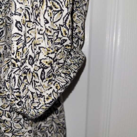 Flowy Blouse - Picture 4 of 9